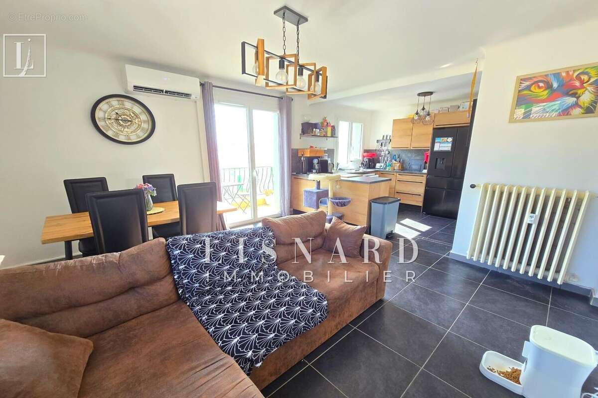 Appartement à VALLAURIS