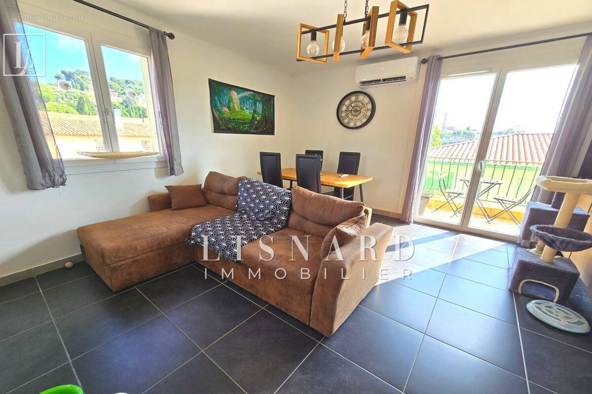 Appartement à VALLAURIS