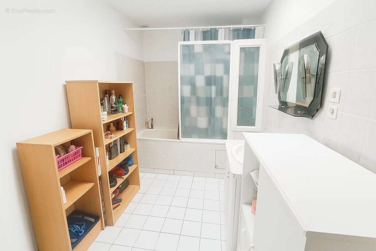 Maison à SAINT-HILAIRE-DE-LUSIGNAN