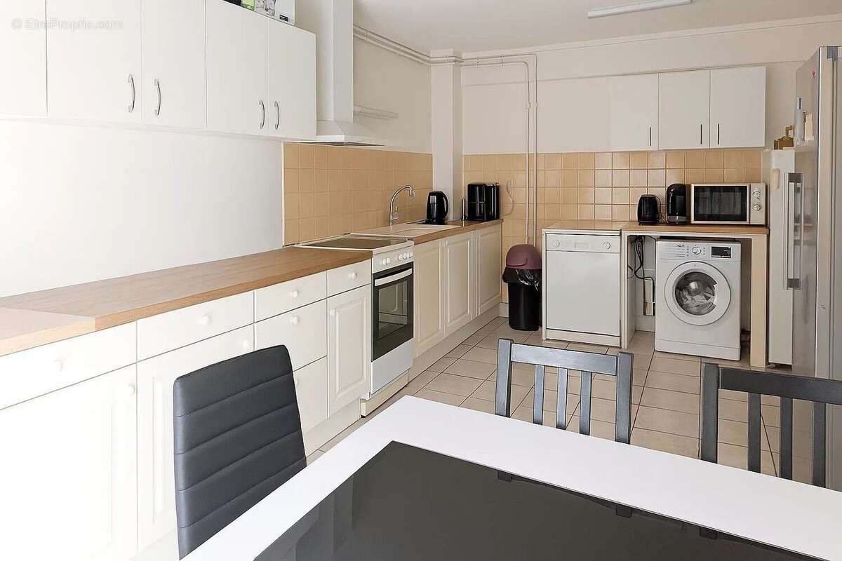 Maison à SAINT-HILAIRE-DE-LUSIGNAN