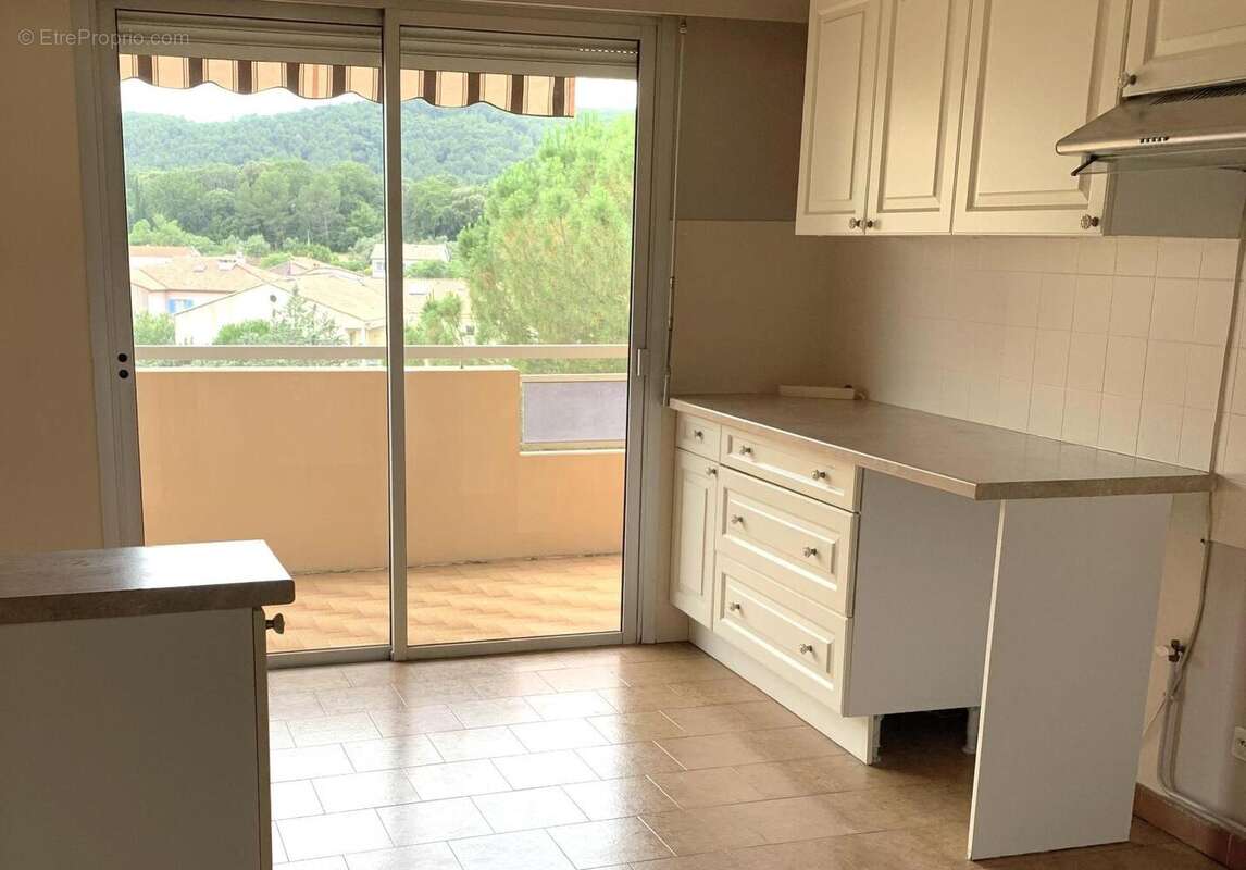   - Appartement à DRAGUIGNAN