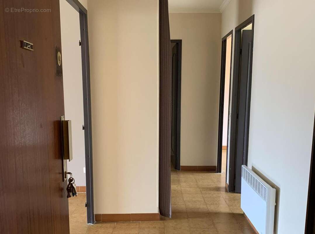   - Appartement à DRAGUIGNAN