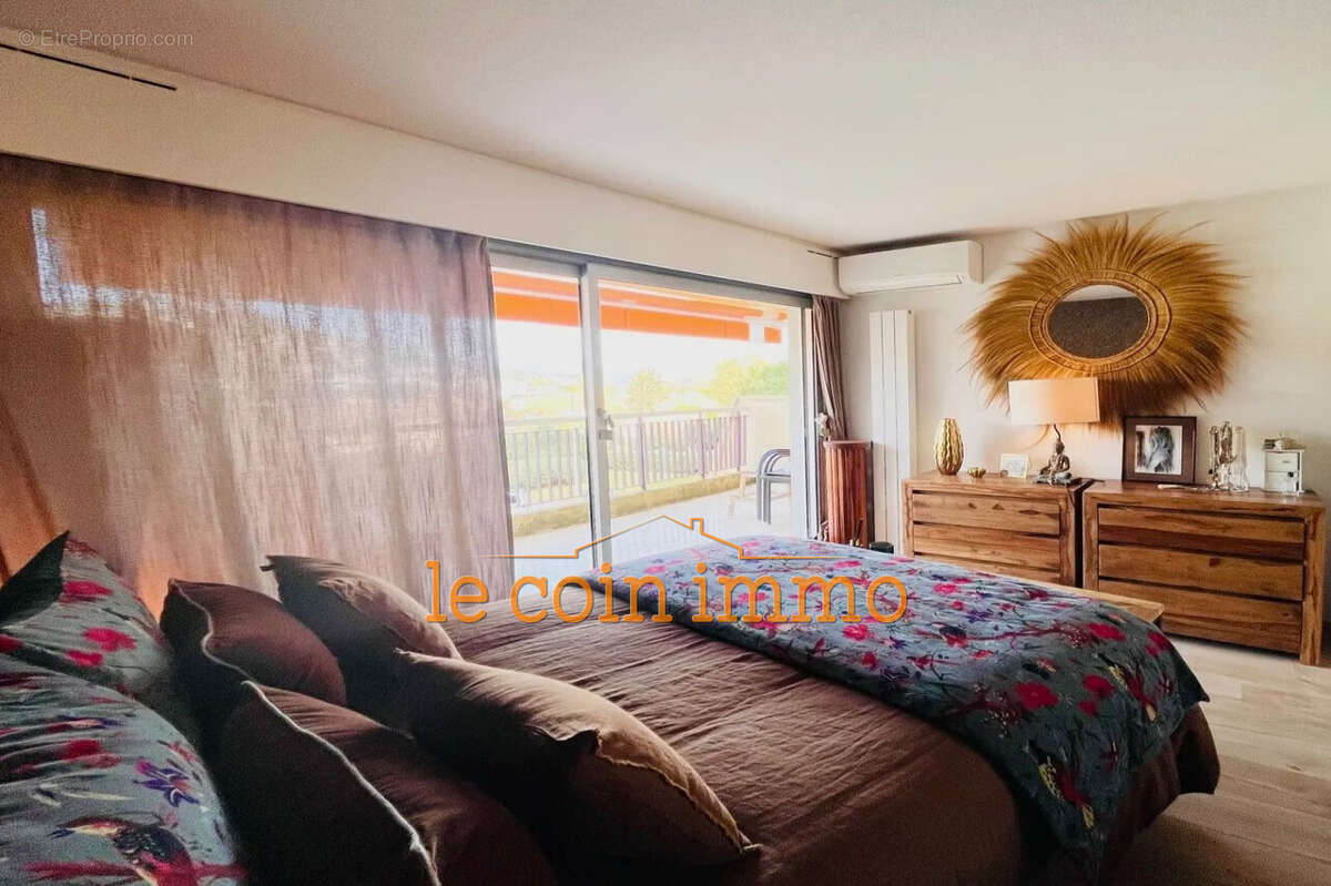 Appartement à MANDELIEU-LA-NAPOULE