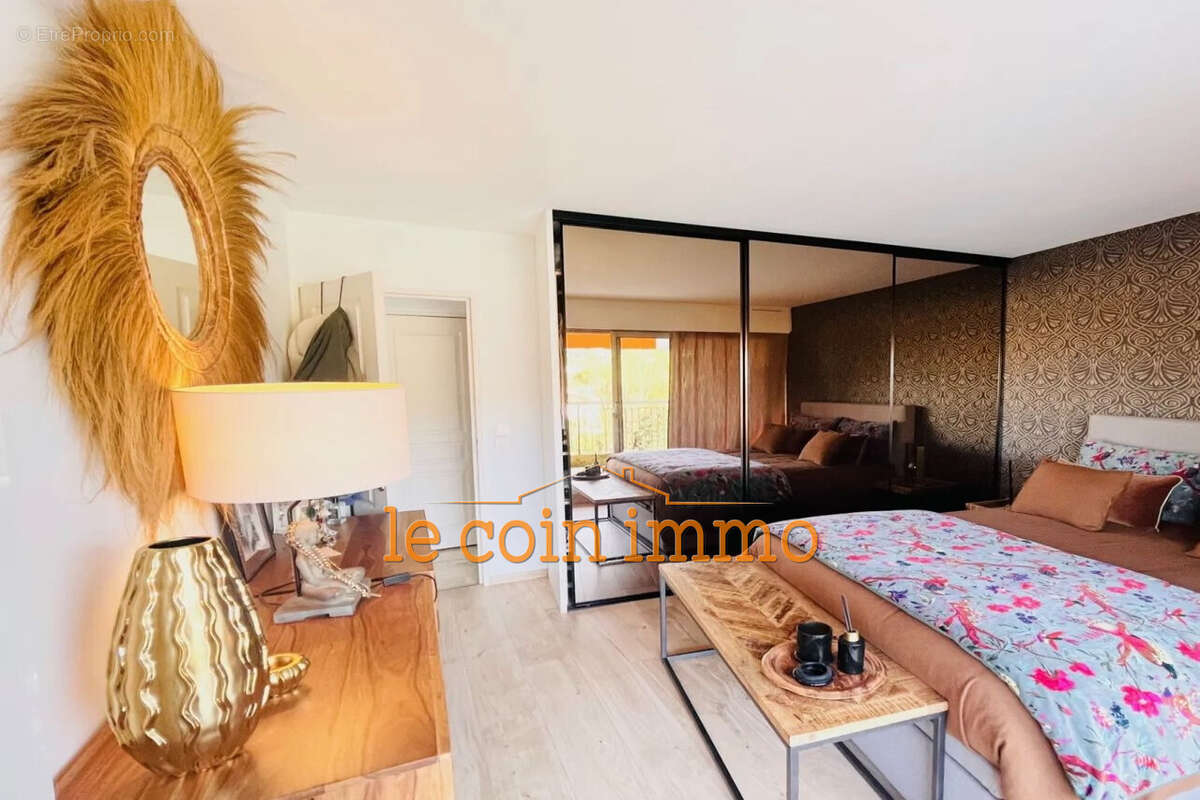 Appartement à MANDELIEU-LA-NAPOULE