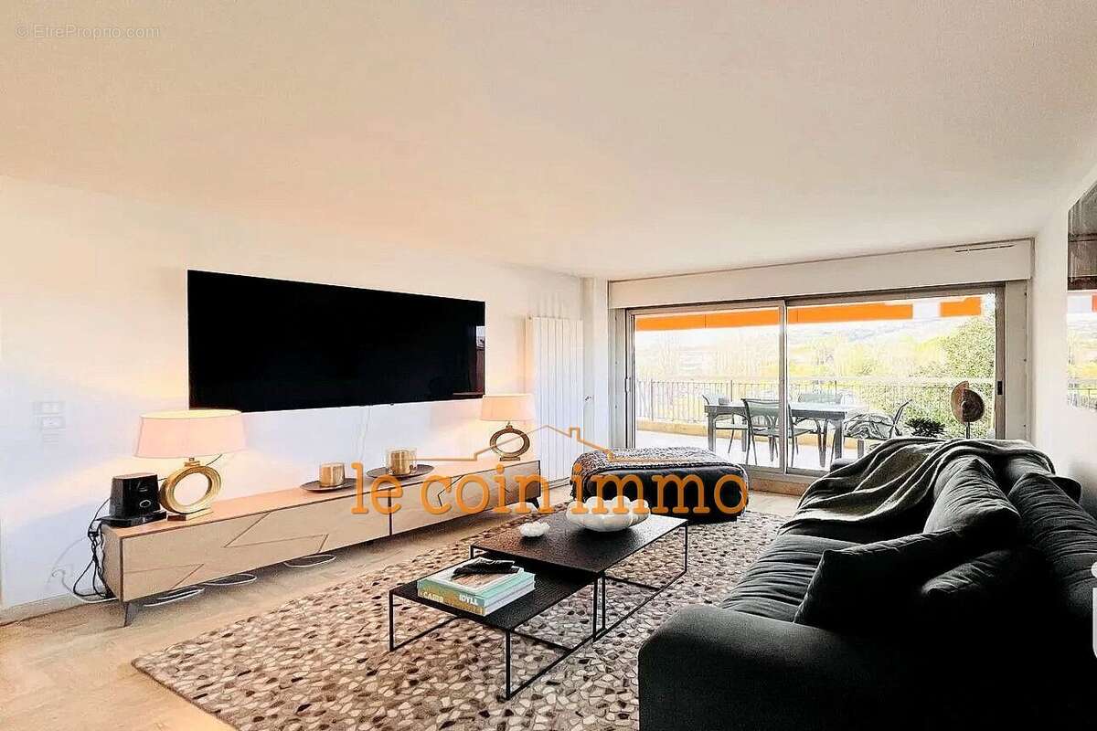 Appartement à MANDELIEU-LA-NAPOULE