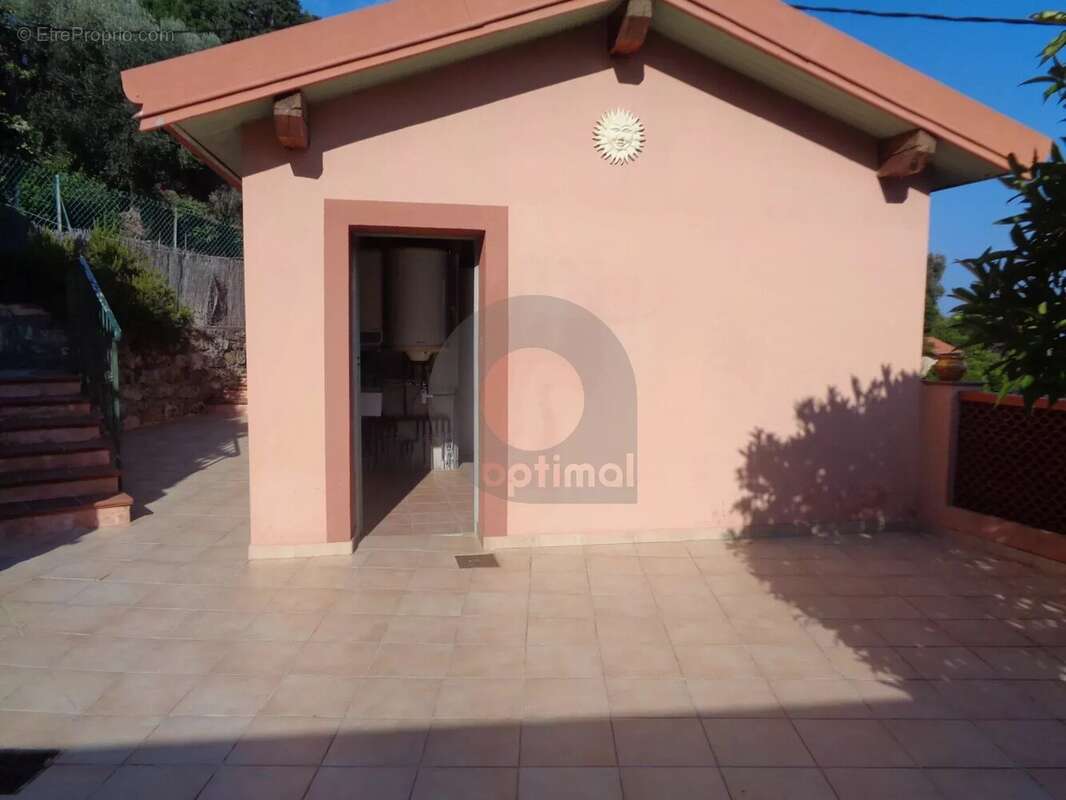 Maison à SAINTE-AGNES