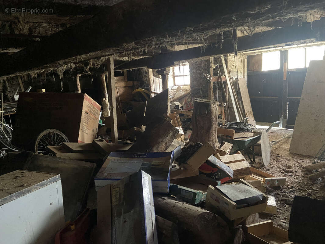 Maison à SAINT-JULIEN-PUY-LAVEZE