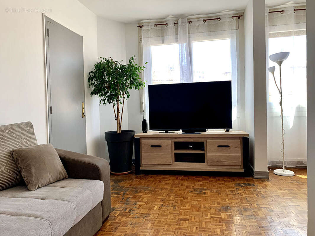 Appartement à MARSEILLE-5E