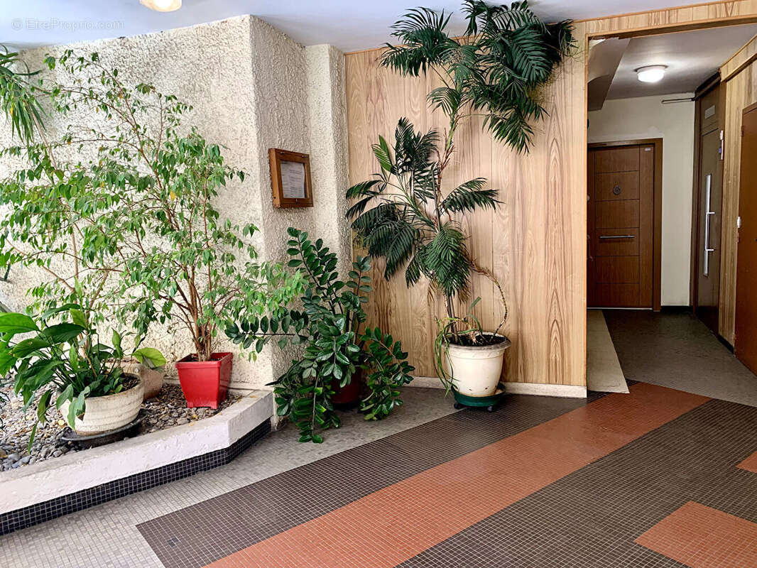 Appartement à MARSEILLE-5E