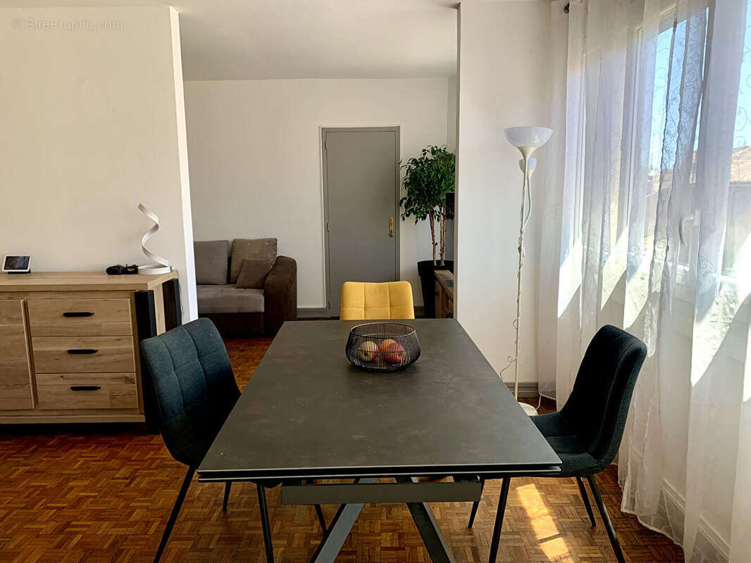 Appartement à MARSEILLE-5E