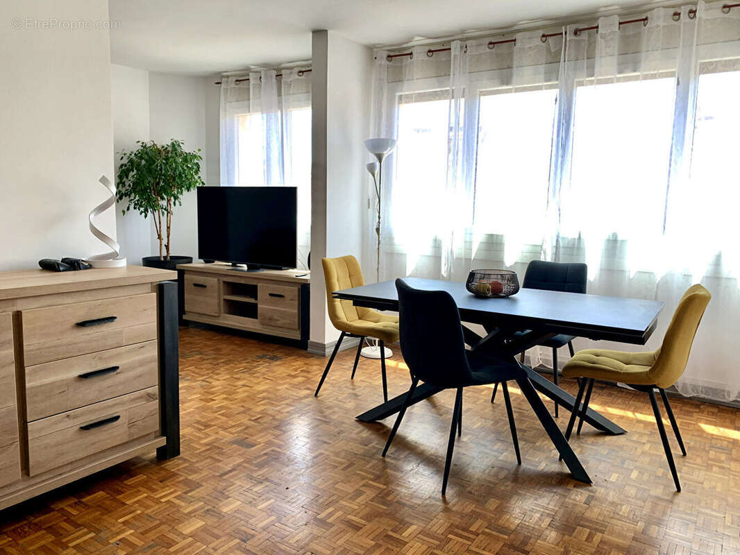 Appartement à MARSEILLE-5E