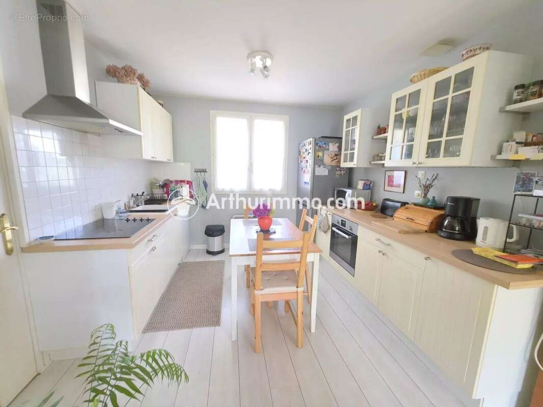 Maison à SAVIGNY-LE-TEMPLE