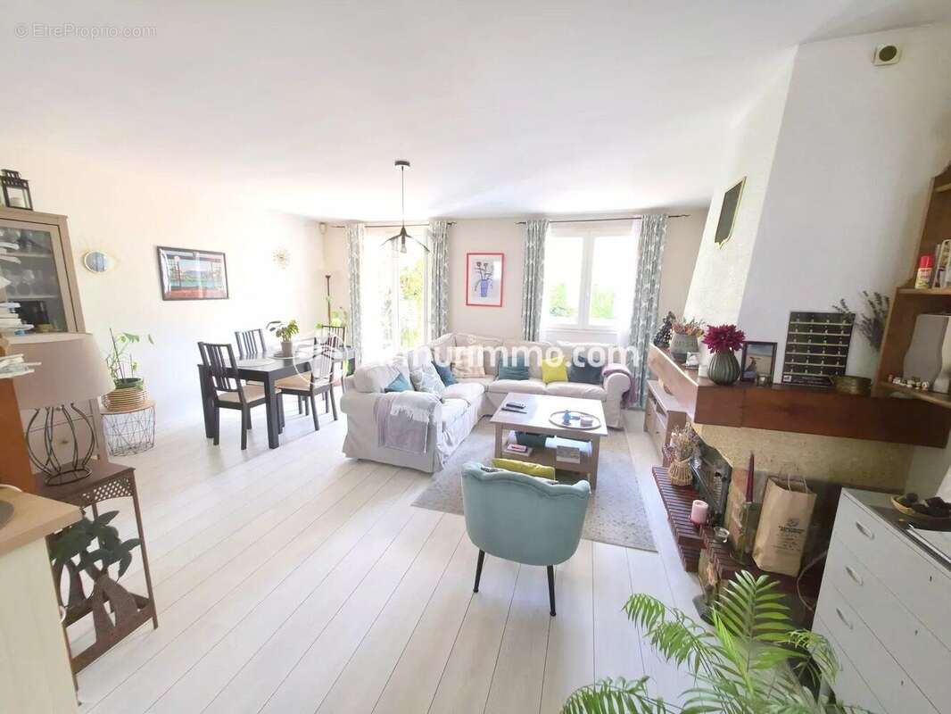 Maison à SAVIGNY-LE-TEMPLE