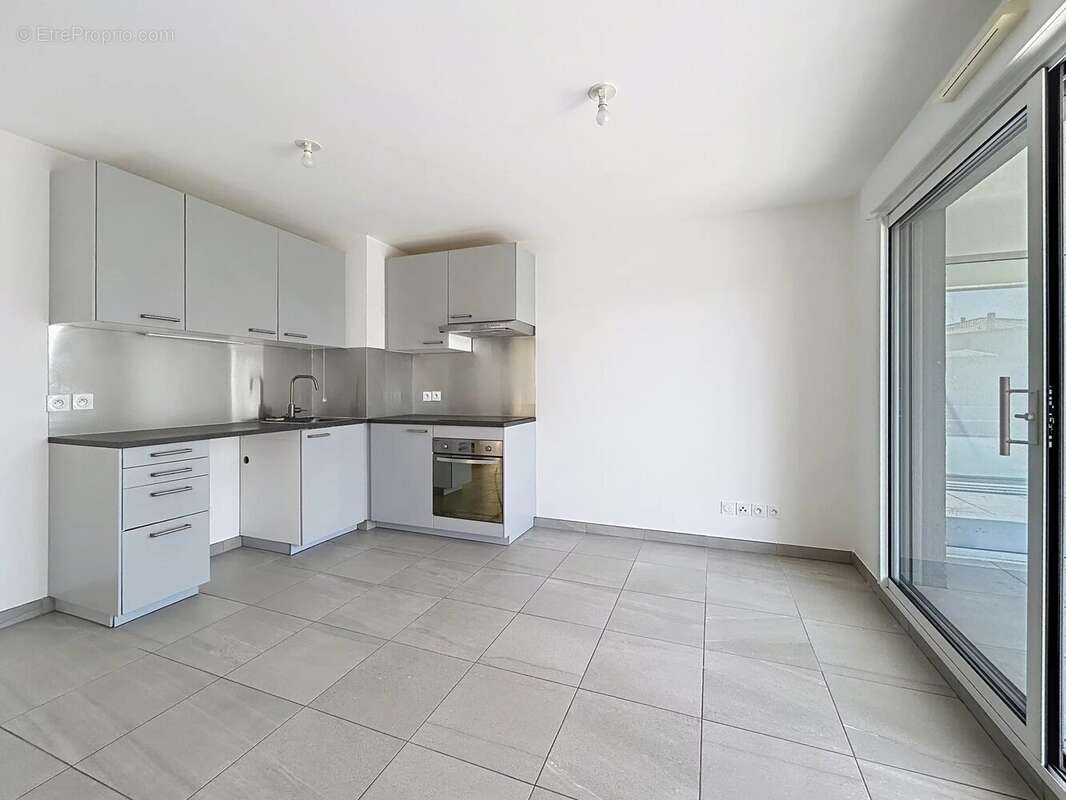 Appartement à SAINT-LAURENT-DU-VAR