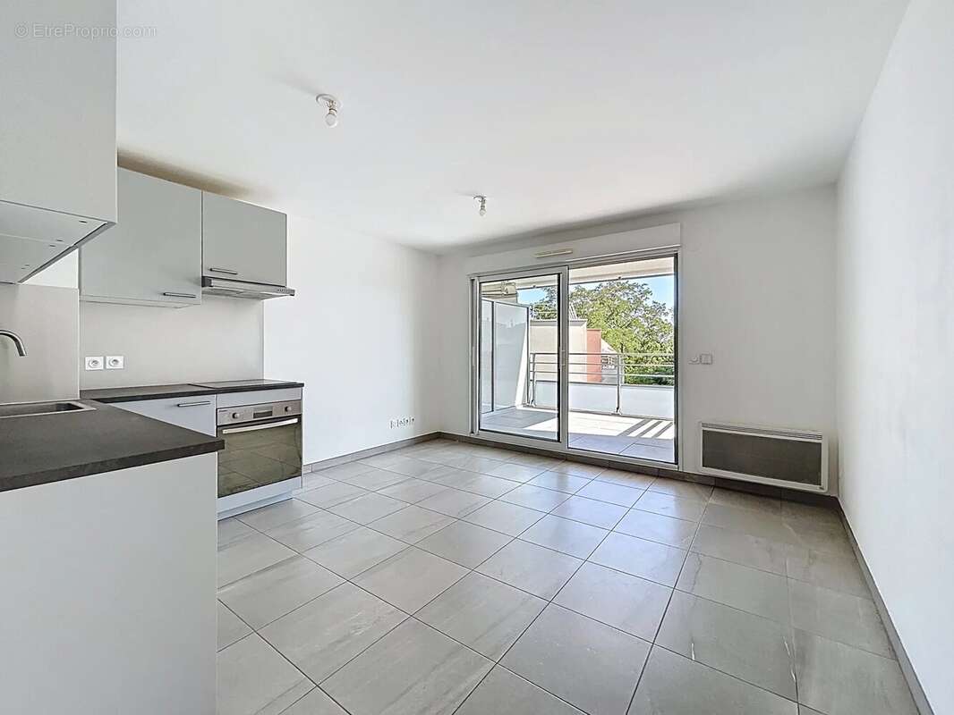 Appartement à SAINT-LAURENT-DU-VAR