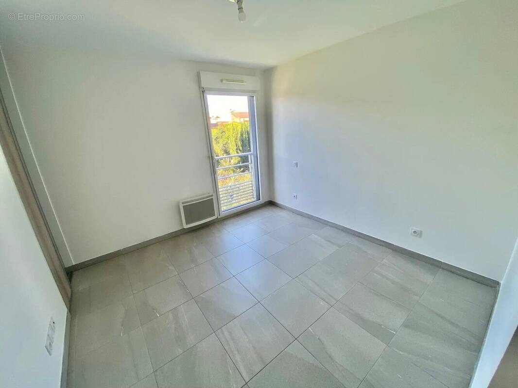 Appartement à SAINT-LAURENT-DU-VAR