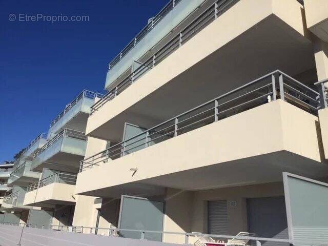 Appartement à SAINT-LAURENT-DU-VAR