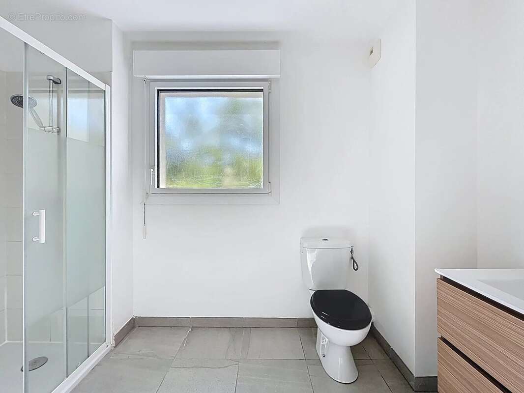 Appartement à SAINT-LAURENT-DU-VAR