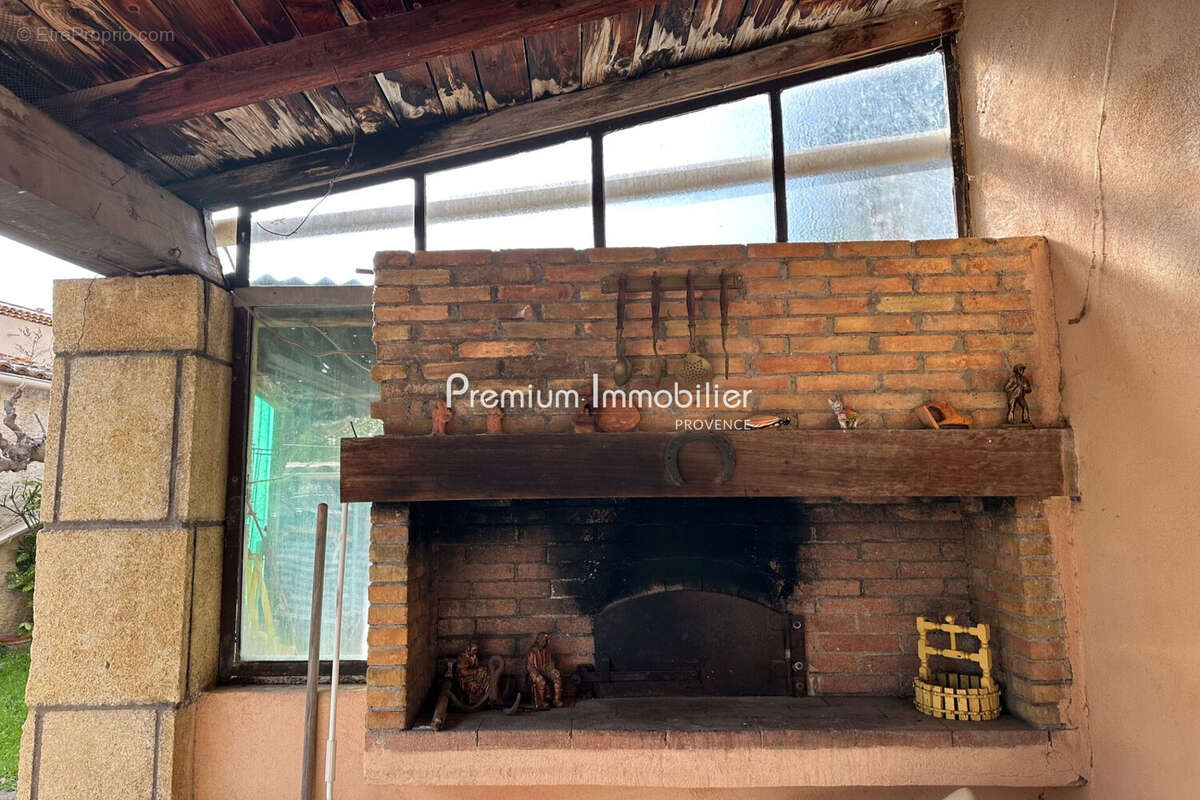 Maison à LE PUY-SAINTE-REPARADE