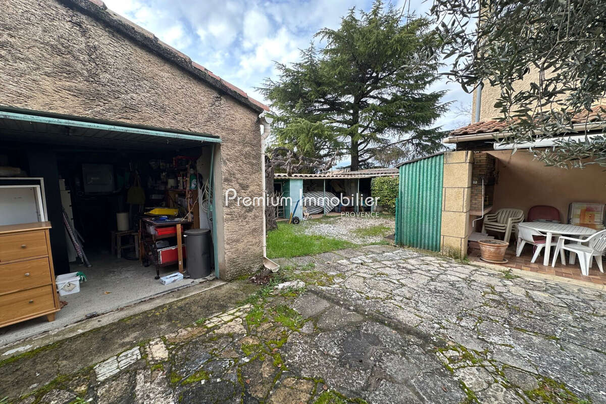 Maison à LE PUY-SAINTE-REPARADE