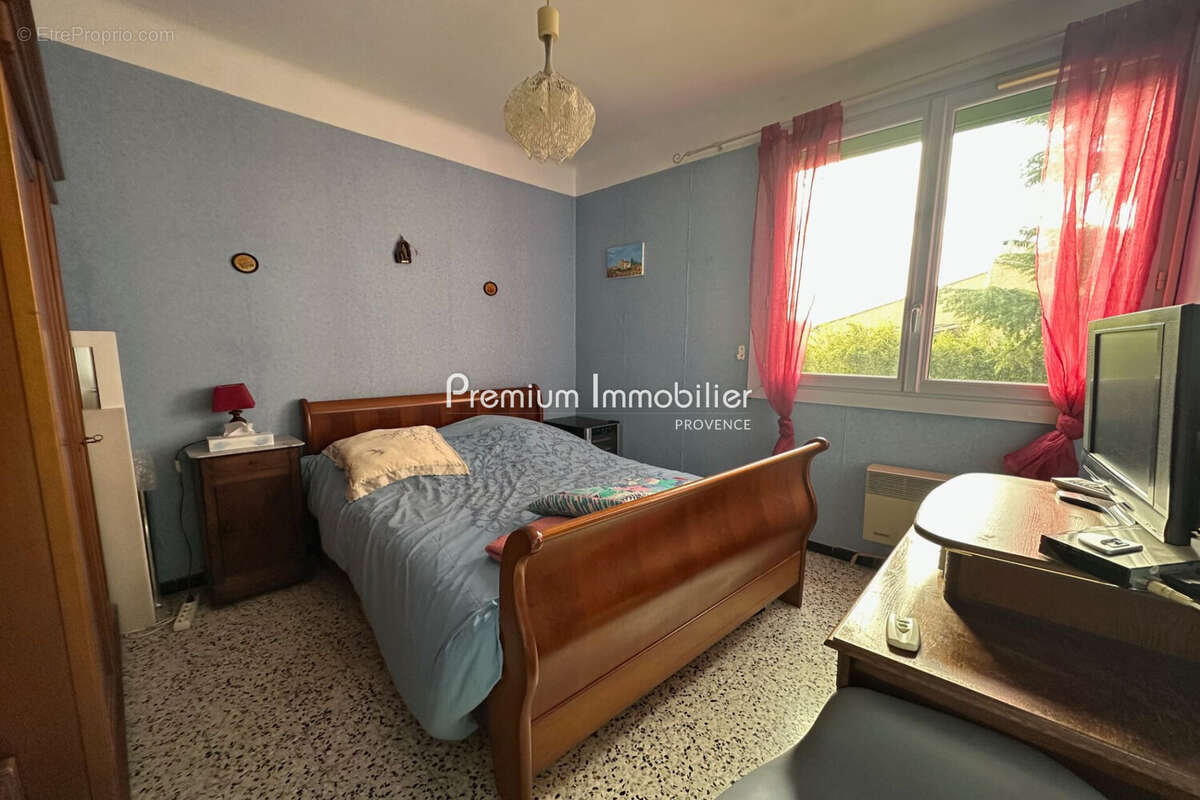 Maison à LE PUY-SAINTE-REPARADE