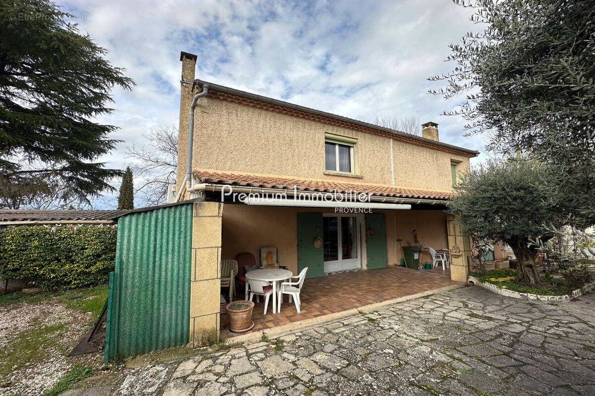 Maison à LE PUY-SAINTE-REPARADE