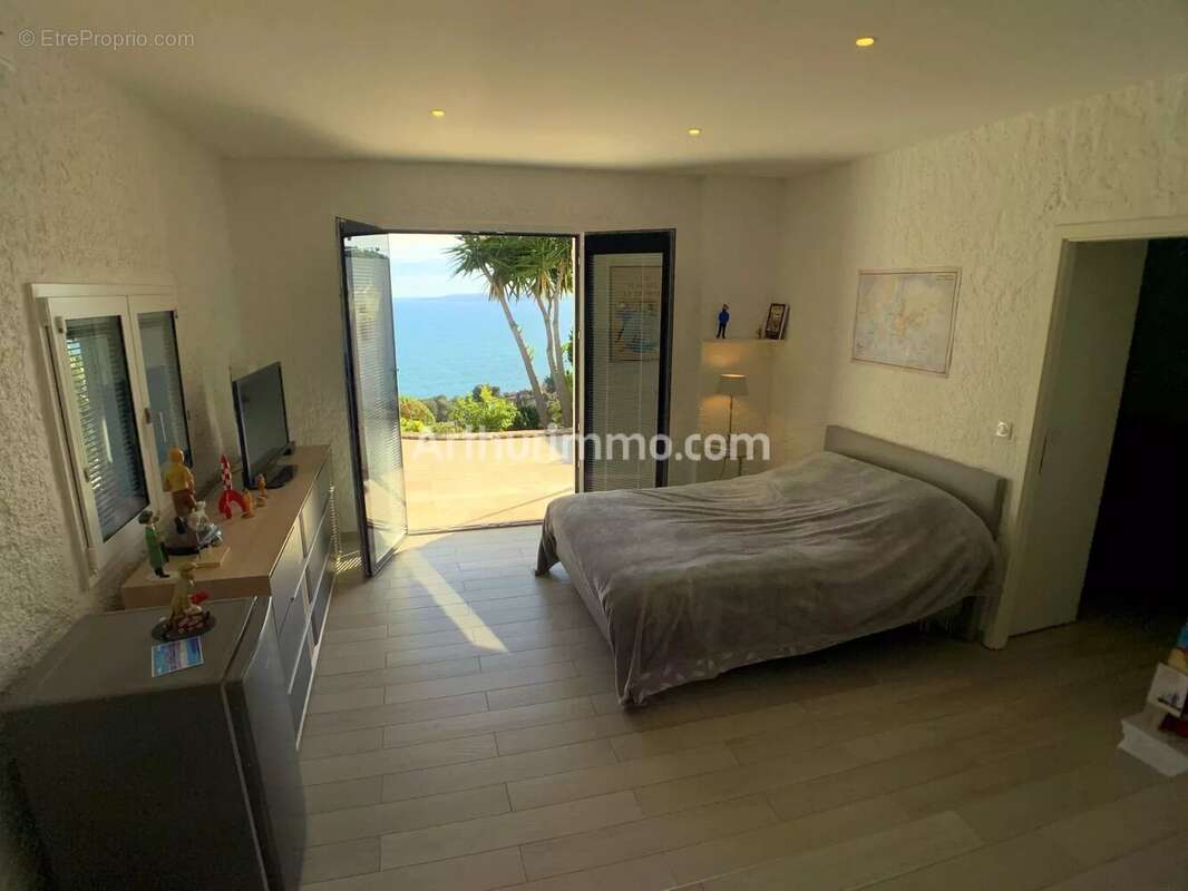 Maison à LES ISSAMBRES