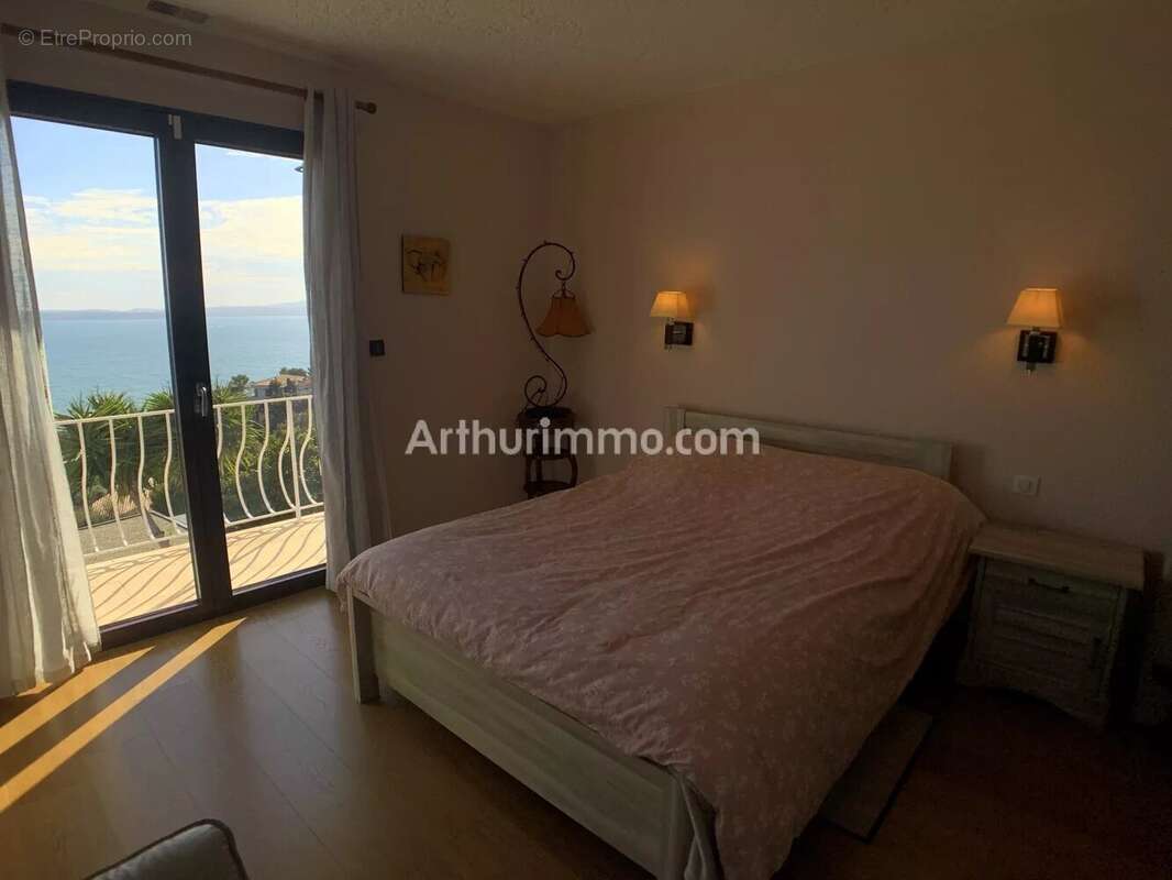 Maison à LES ISSAMBRES