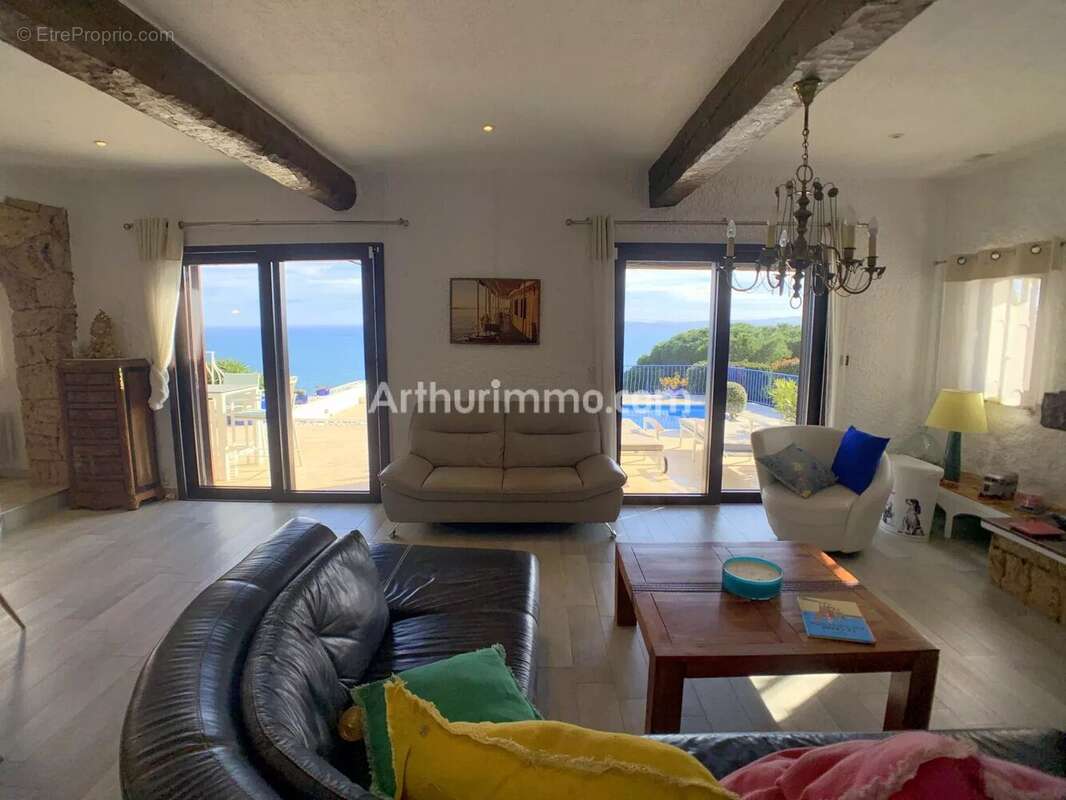 Maison à LES ISSAMBRES