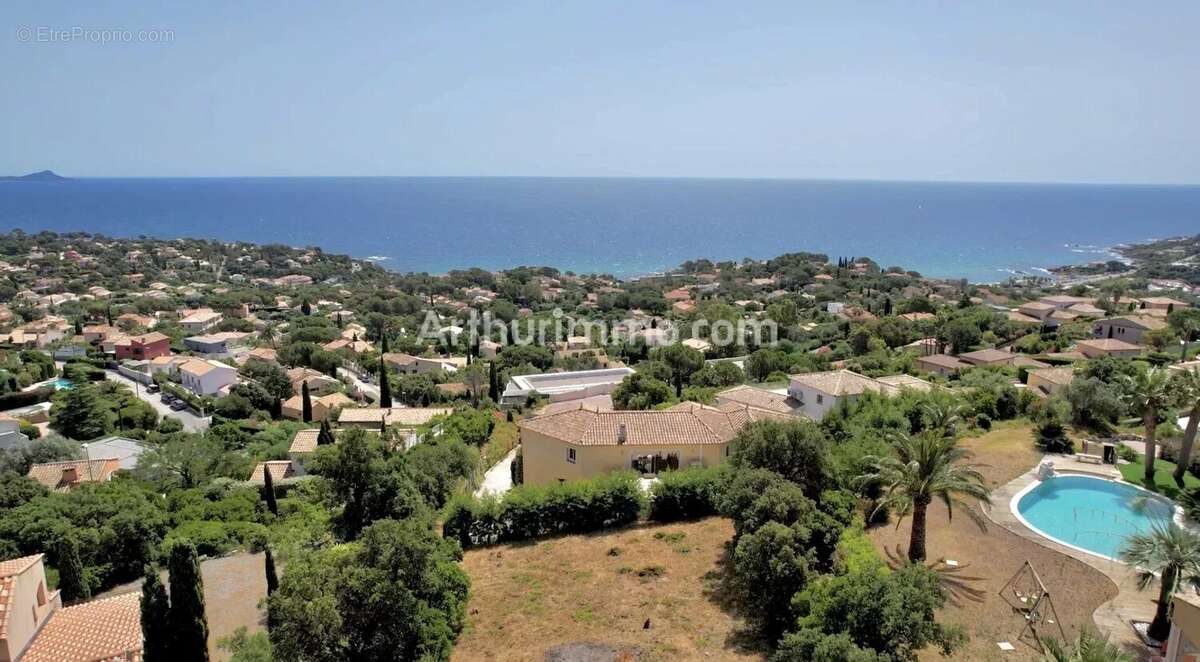 Terrain à LES ISSAMBRES