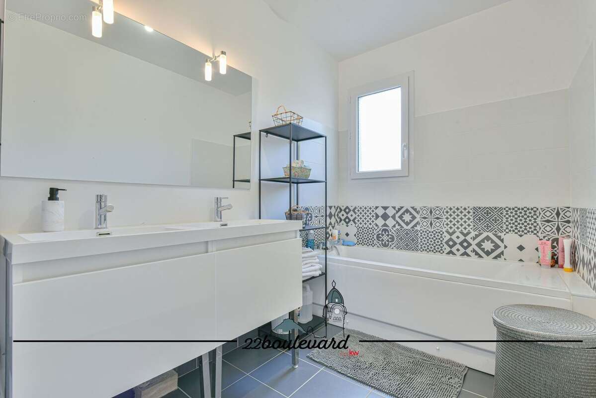 Maison à COMPREIGNAC