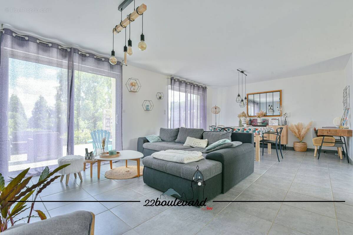 Maison à COMPREIGNAC