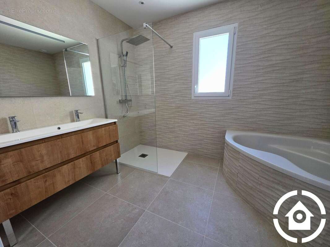 Maison à CHATEAUBERNARD