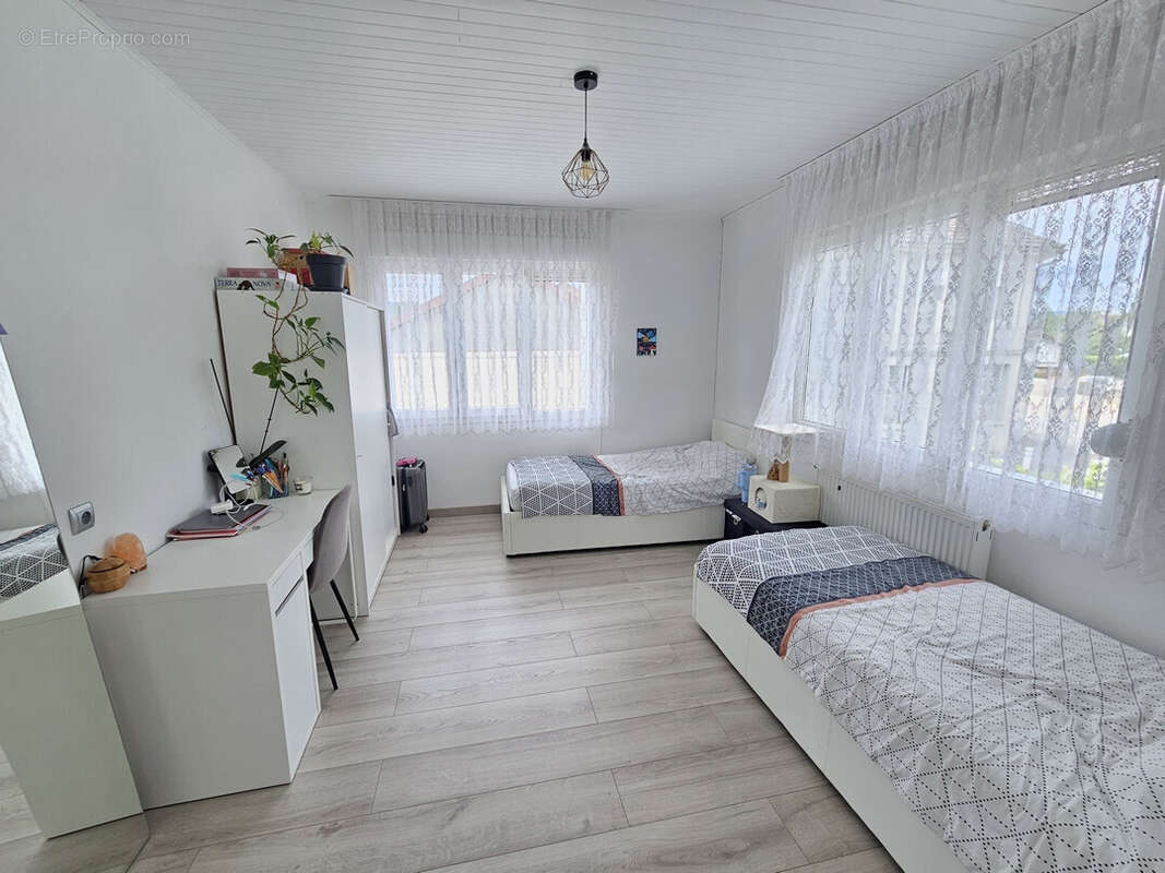 Maison à SAINT-LUPICIN