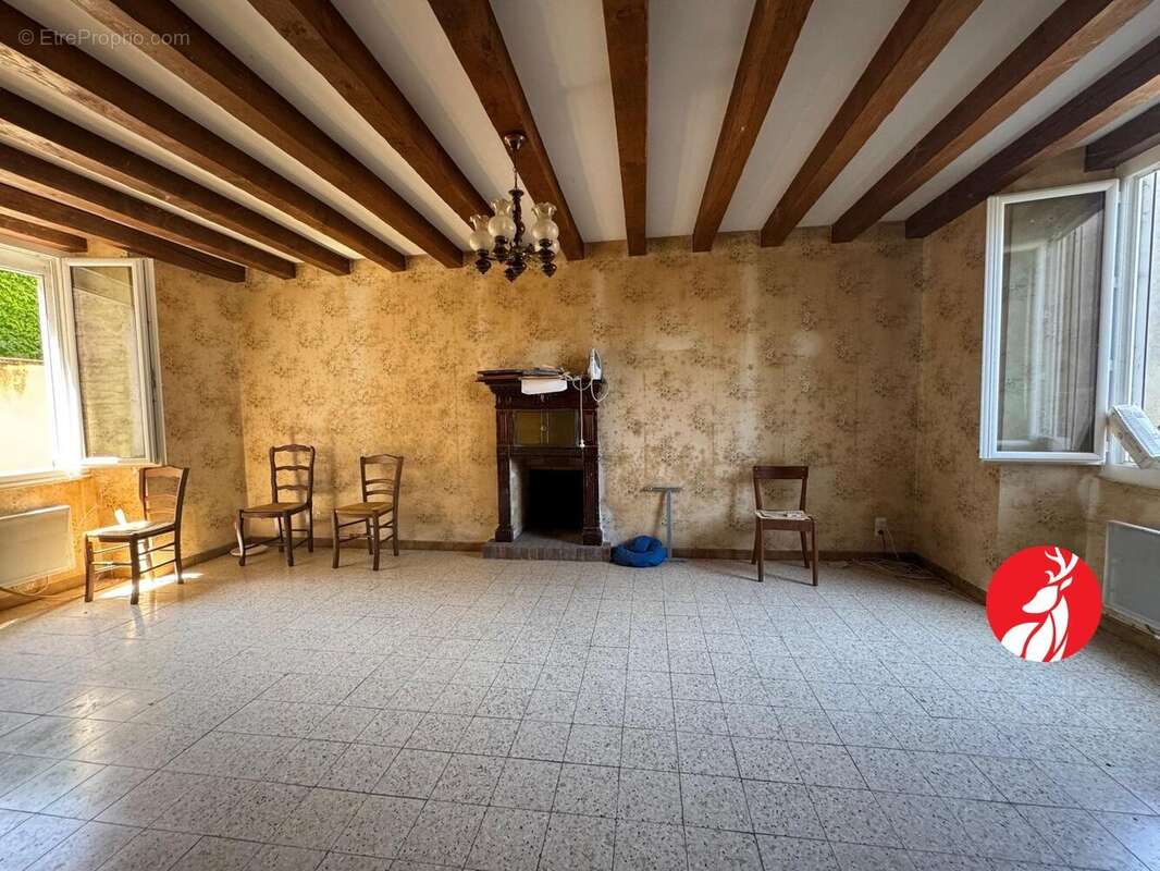 Maison à LA CHAPELLE-LA-REINE