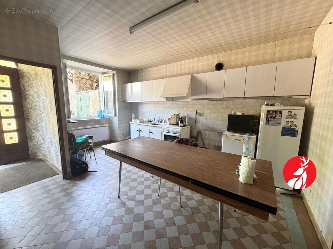 Maison à LA CHAPELLE-LA-REINE