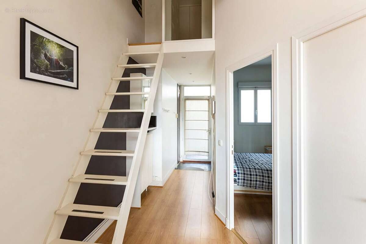 Appartement à COURBEVOIE