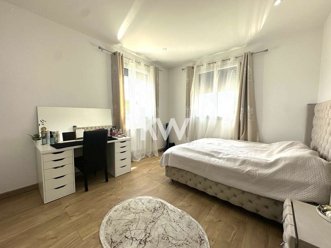 Maison à VIGNEUX-SUR-SEINE