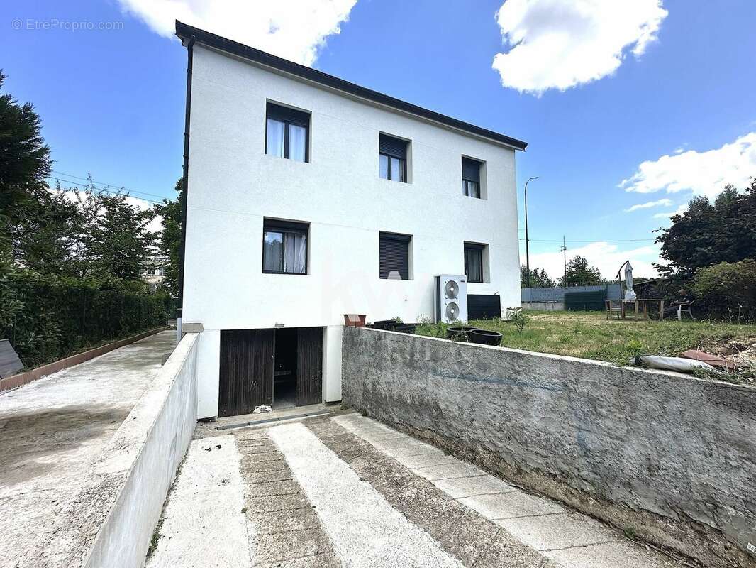 Maison à VIGNEUX-SUR-SEINE