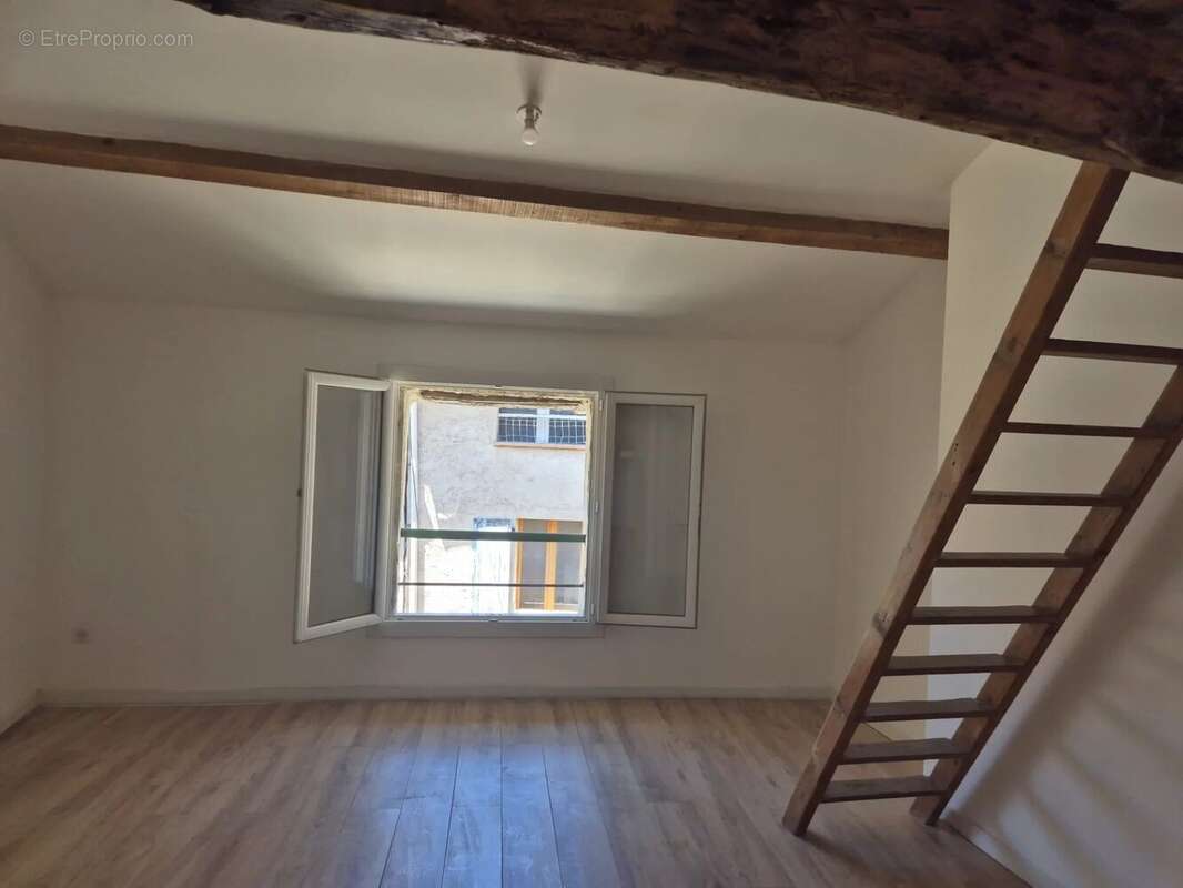 Appartement à COTIGNAC