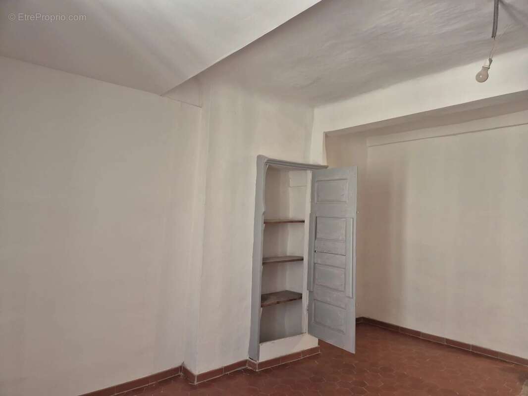 Appartement à COTIGNAC