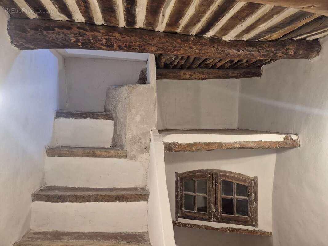 Appartement à COTIGNAC