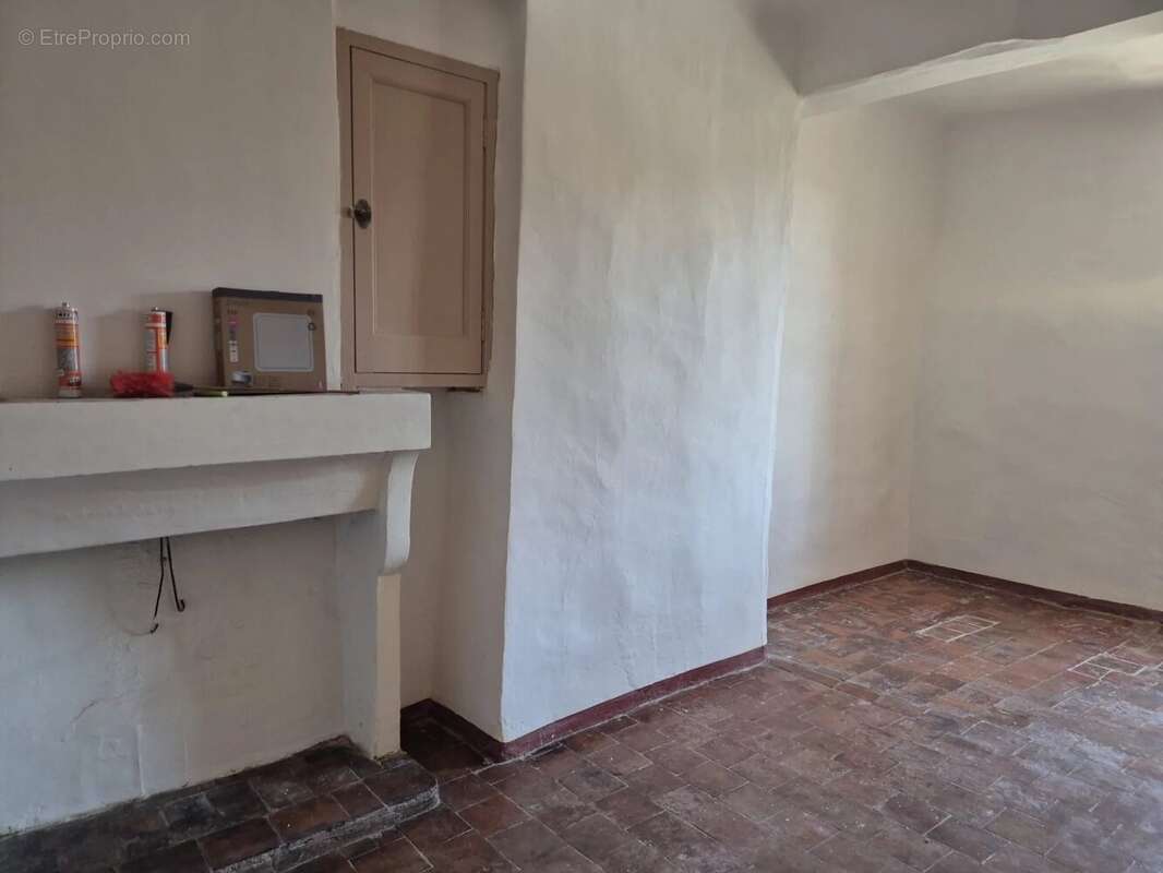 Appartement à COTIGNAC