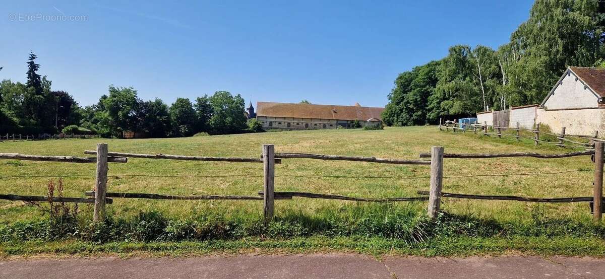 Terrain à NOGENT-LE-ROI
