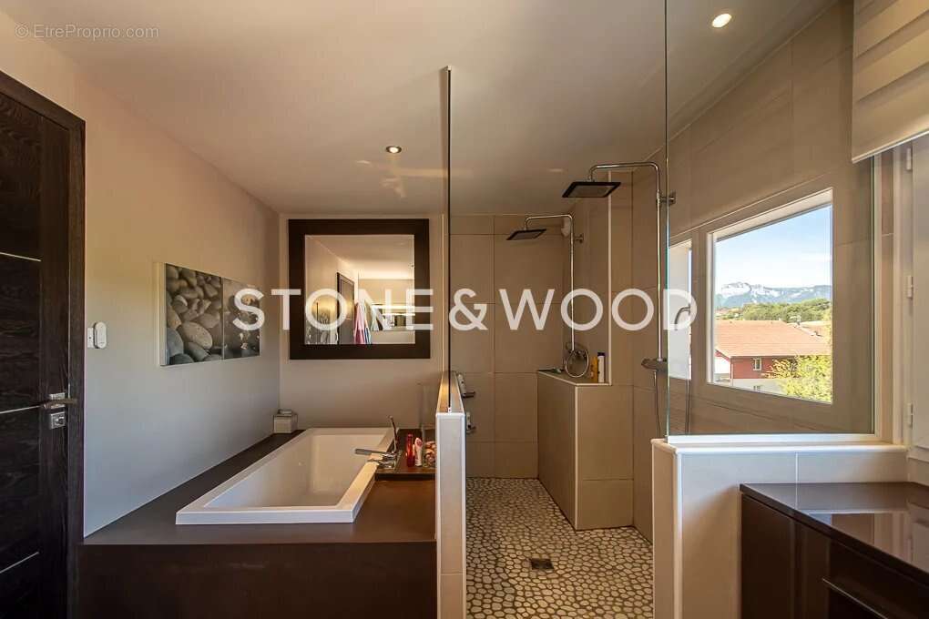 Appartement à ALLONZIER-LA-CAILLE