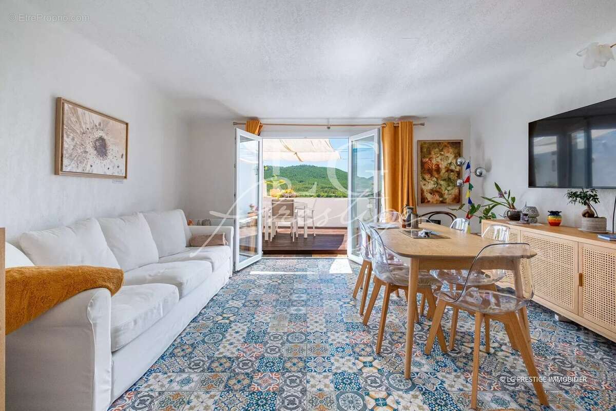 Appartement à BAGNOLS-EN-FORET