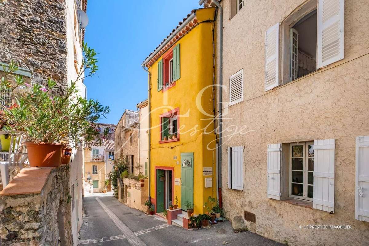 Appartement à BAGNOLS-EN-FORET