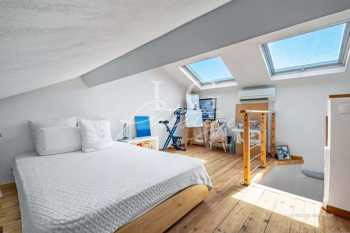 Appartement à BAGNOLS-EN-FORET