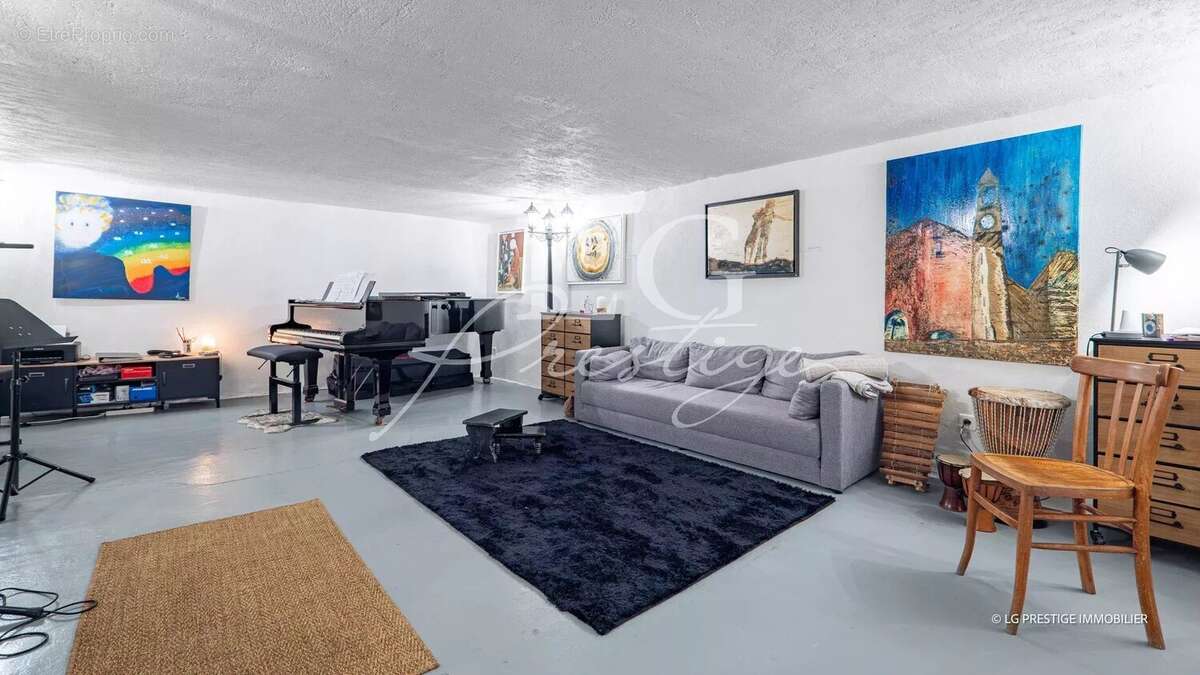 Appartement à BAGNOLS-EN-FORET