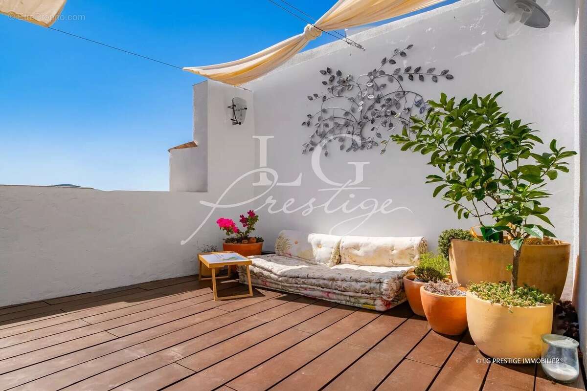 Appartement à BAGNOLS-EN-FORET